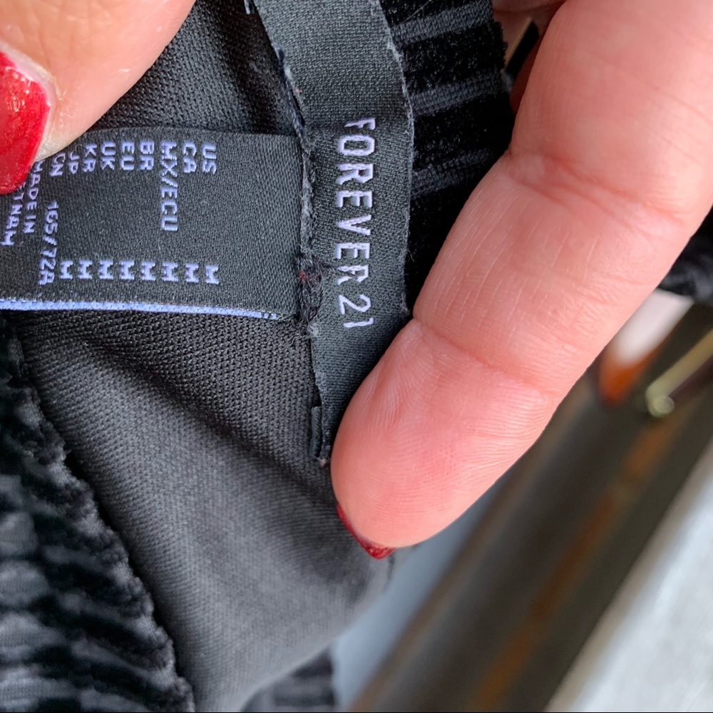 Black velvet 70’s bell bottom pants. - Picture 4 of 6